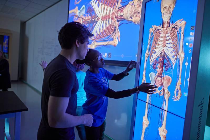 GVSU students in an anatomy lab.